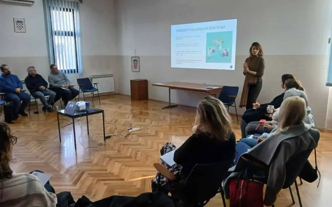 Gong: Political and media education on the eve of the election